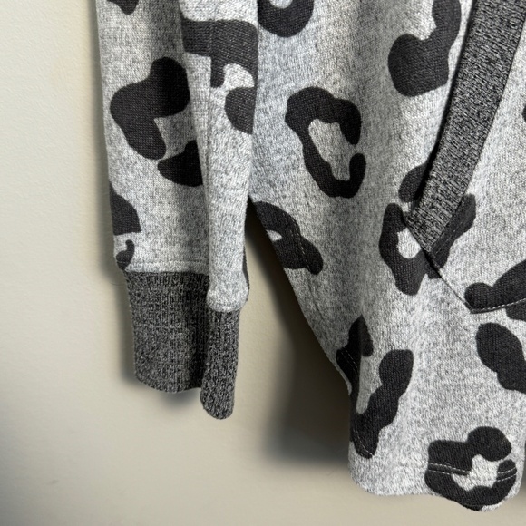 Doe & Rae Oversized Leopard Print Pullover Lightweight Hoodie Sweatshirt‎ Medium - Picture 2 of 14